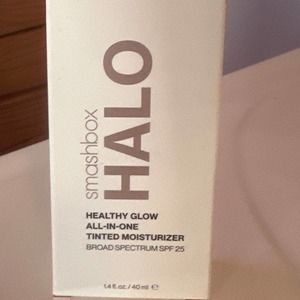 Smashbox HALO healthy glow all in one tinted moisturizer spf25